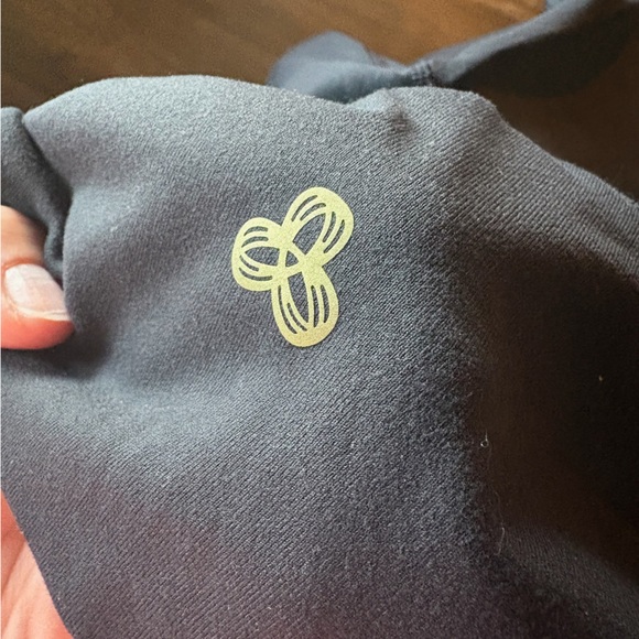 Aritzia Golden Black Women's Shorts - Picture 5 of 6